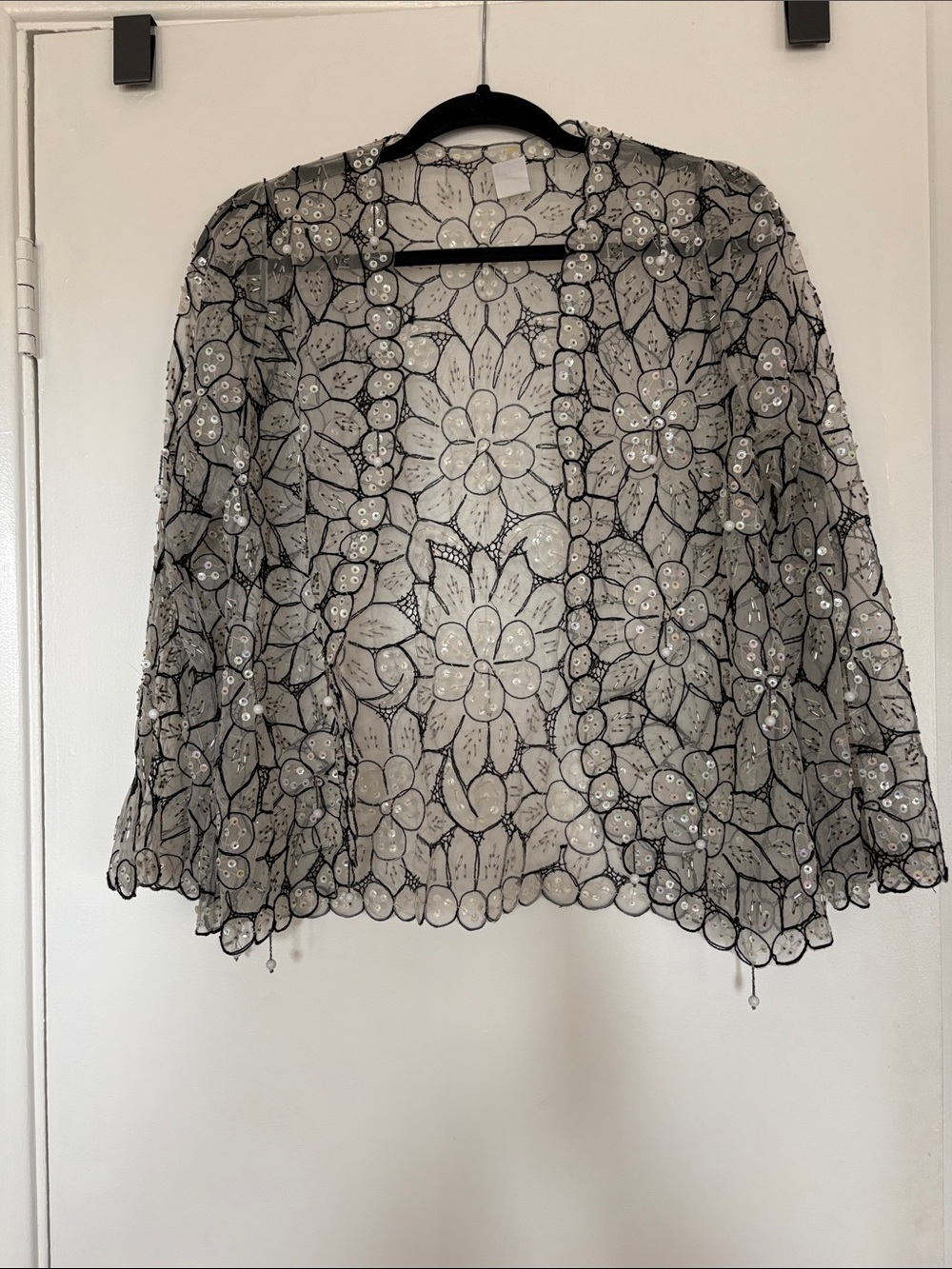 Embellished Floral Lace Open Front Jacket - Black
Pit 2pit 18.5
Sleeves 21”